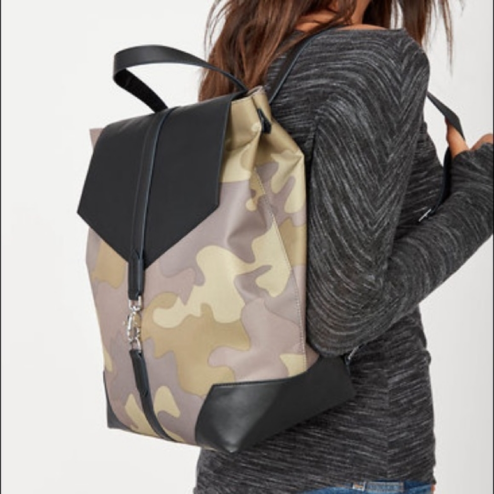 STELLA & Dot Ava Backpack Camo Floral Interior 13x10x6”.